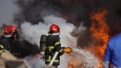 مهار حریق پسماند گلابگیری در جاده مشهداردهال کاشان
